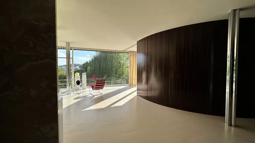 TUGENDHAT 10